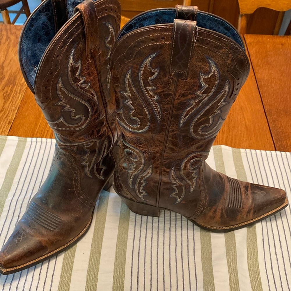 Ariat size 10 brown cowboy boots